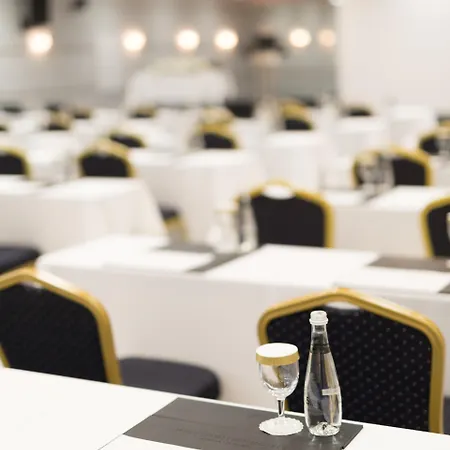 Metropolitan Hotel 5*