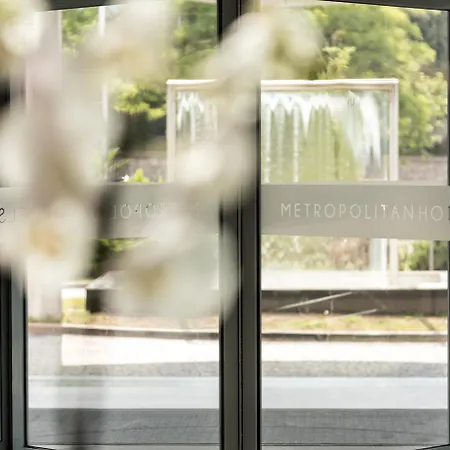 Отель Metropolitan