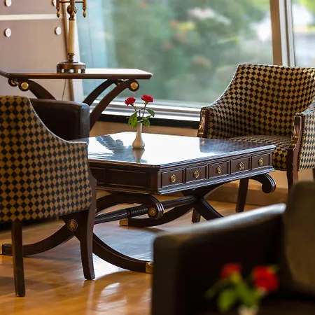 Metropolitan Hotel 5*