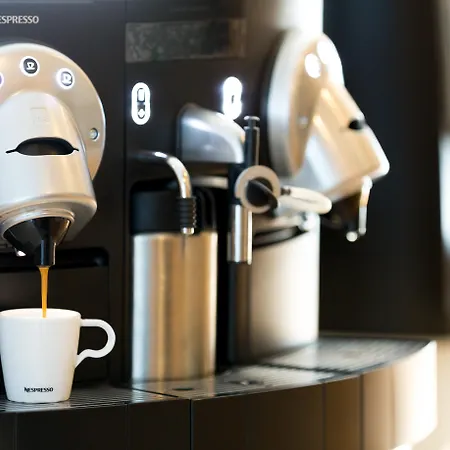 Metropolitan Hotel 5*