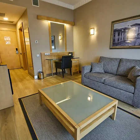 Metropolitan Hotel 5*