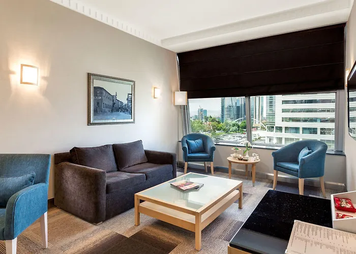 Metropolitan Hotel 5*