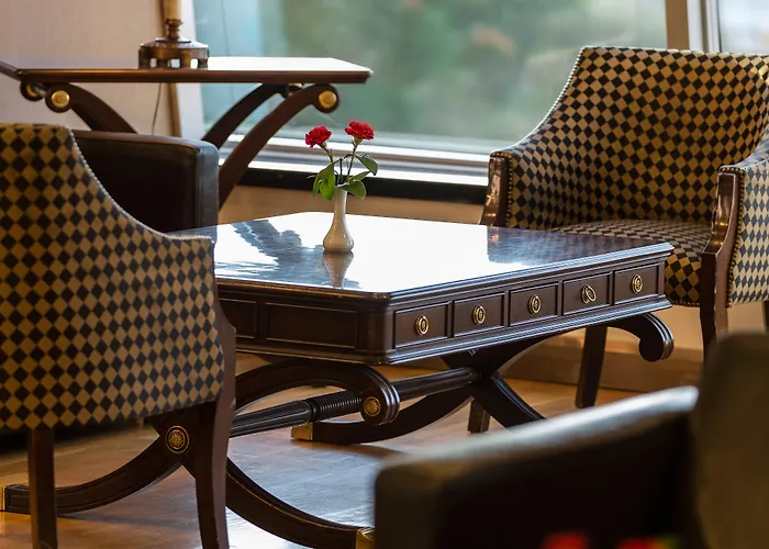 Metropolitan Hotel 5*