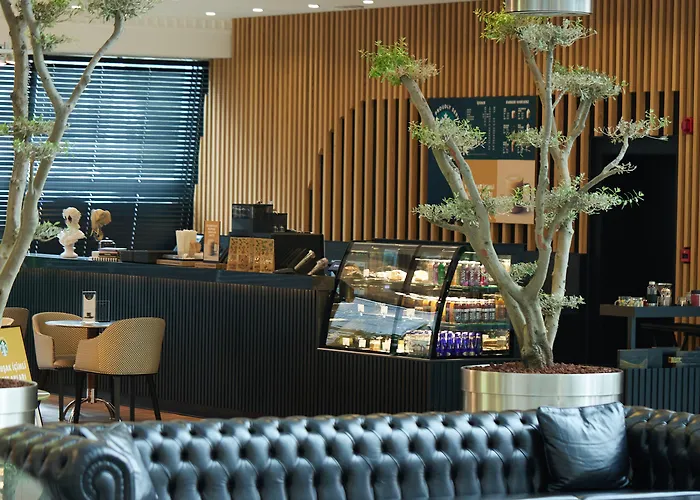 Metropolitan Hotel 5*