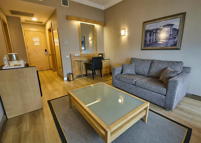 Metropolitan Hotel 5*